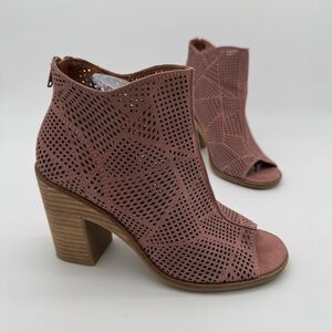New Lucky Brand Vacob Pink Suede Leather Perforated Block Heel Bootie Size 8 M